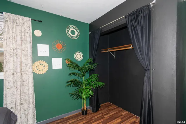 $210,000 | 418 Standish Drive, Bloomington, IL 61704