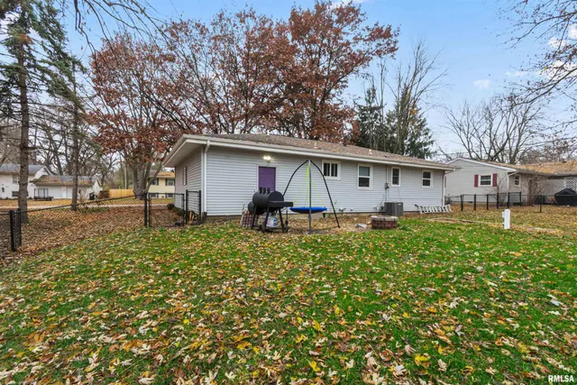 $210,000 | 418 Standish Drive, Bloomington, IL 61704