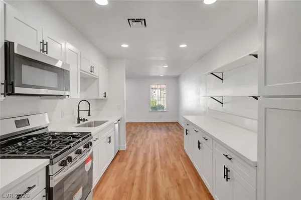 $1,295 | 3907 Torsby Place, Las Vegas, NV 89119