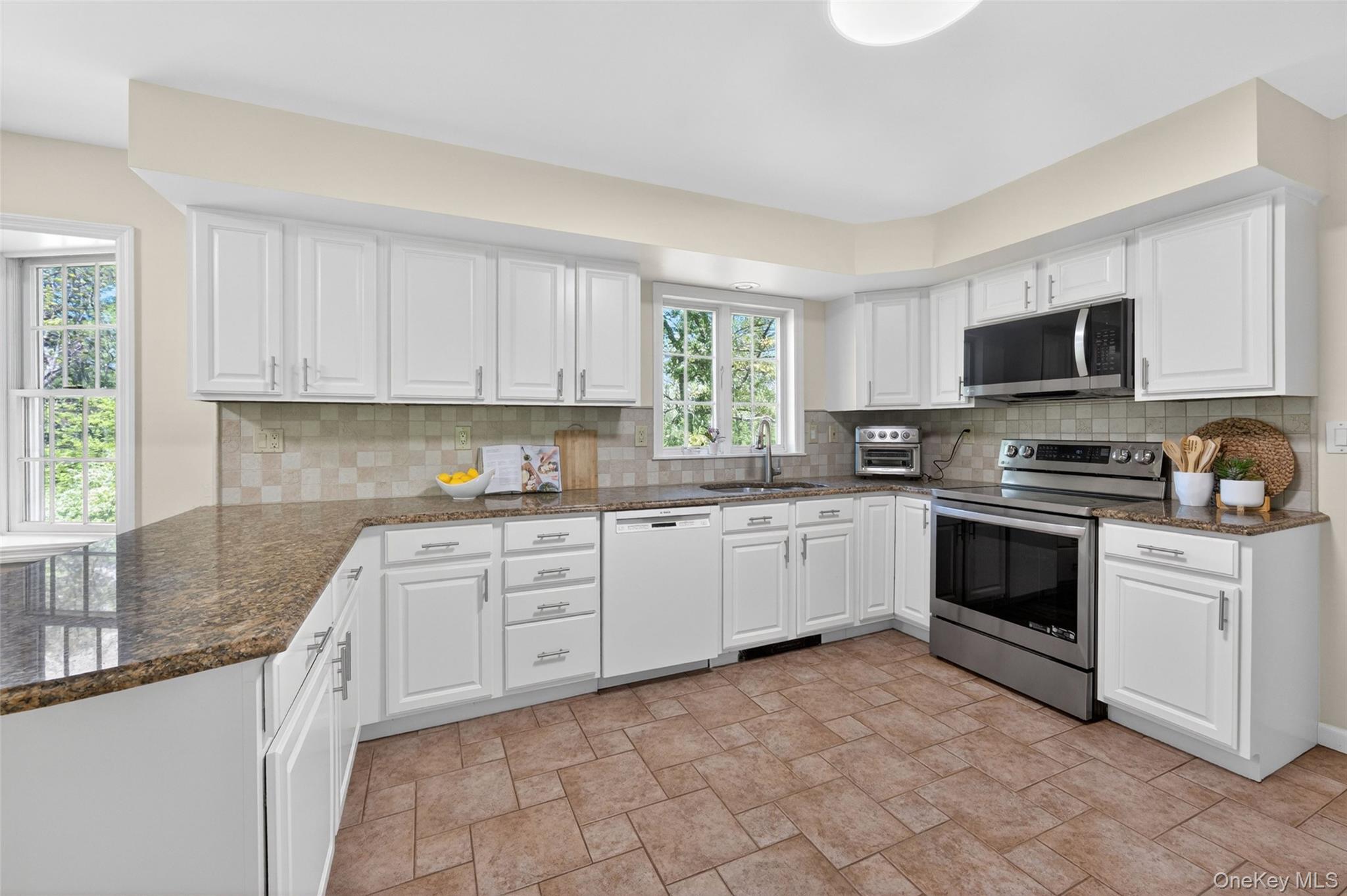 1484 Jacob Road Cortlandt Manor, NY 10567 - Photo 5 of 23