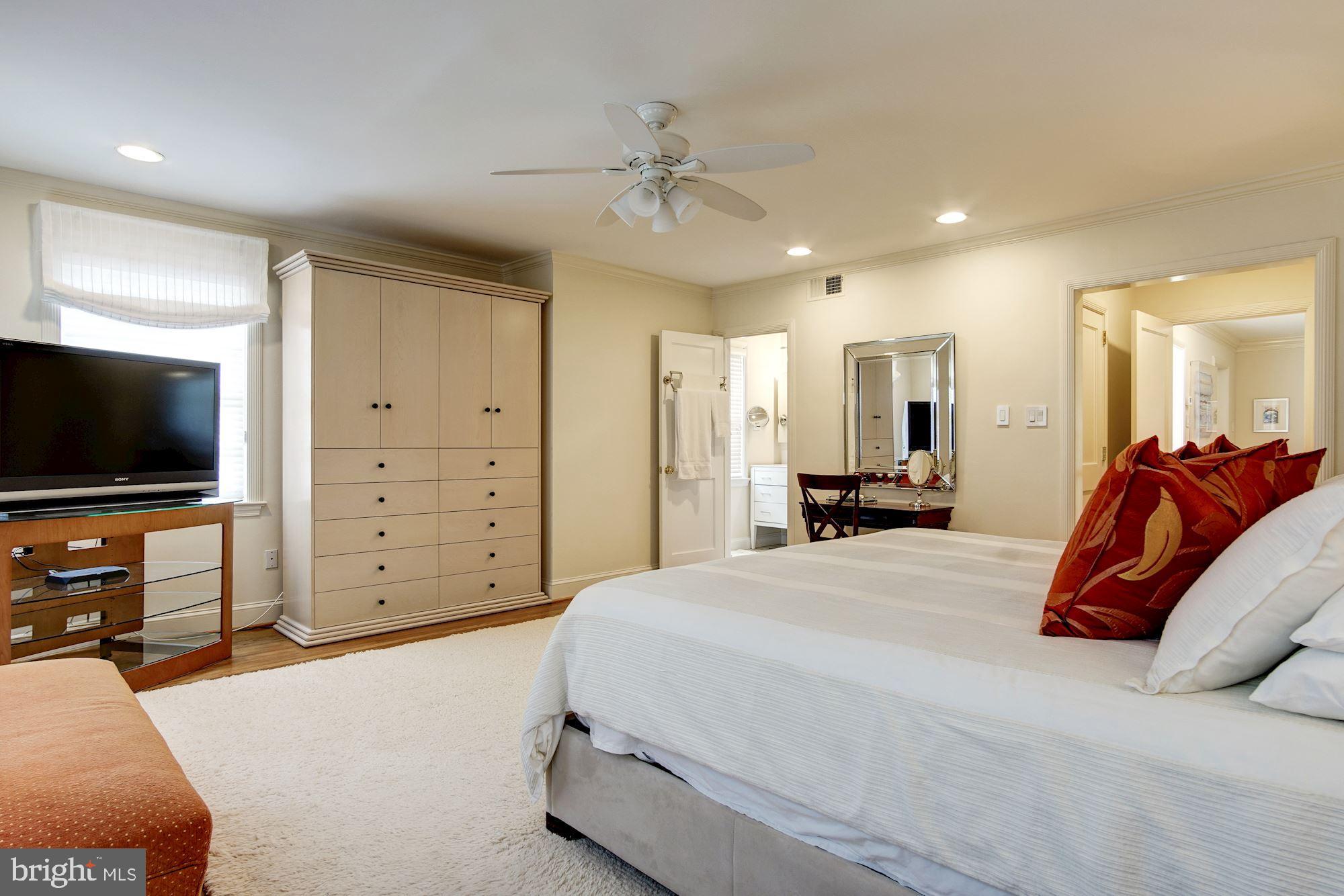 3323 Reservoir Road Northwest Washington, DC 20007 - Photo 20 of 37 Master bedroom