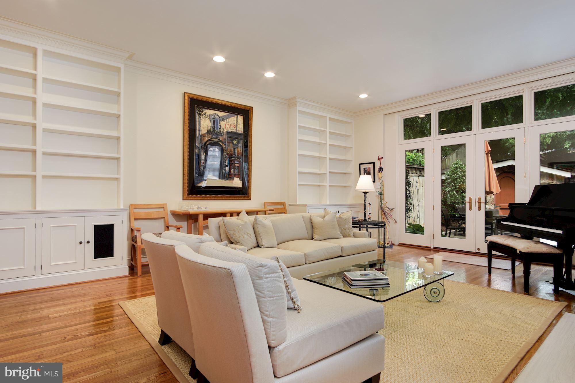 3323 Reservoir Road Northwest Washington, DC 20007 - Photo 6 of 37 Living Room