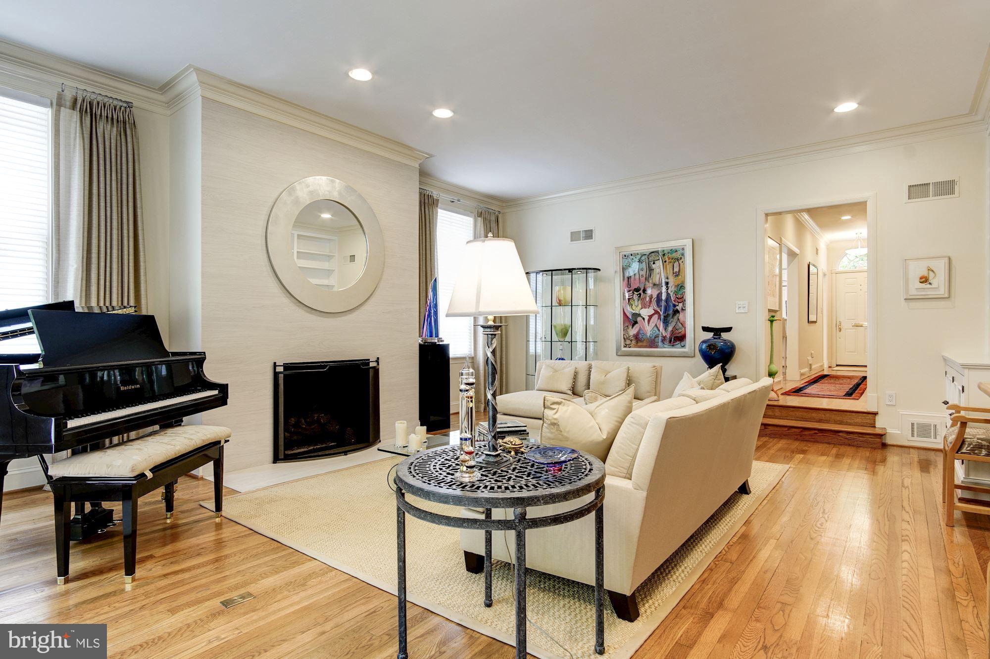 3323 Reservoir Road Northwest Washington, DC 20007 - Photo 7 of 37 Living Room