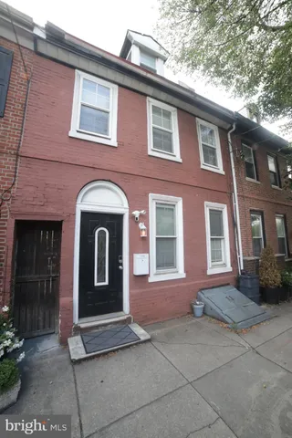 $3,500 | 908 New Market Street, Philadelphia, PA 19123