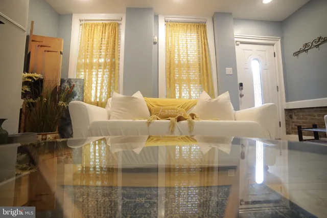 $3,500 | 908 New Market Street, Philadelphia, PA 19123