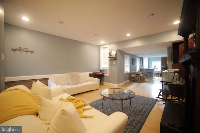 $3,500 | 908 New Market Street, Philadelphia, PA 19123