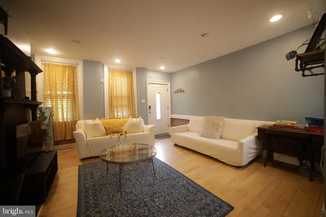 $3,500 | 908 New Market Street, Philadelphia, PA 19123