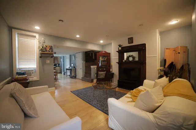 $3,500 | 908 New Market Street, Philadelphia, PA 19123