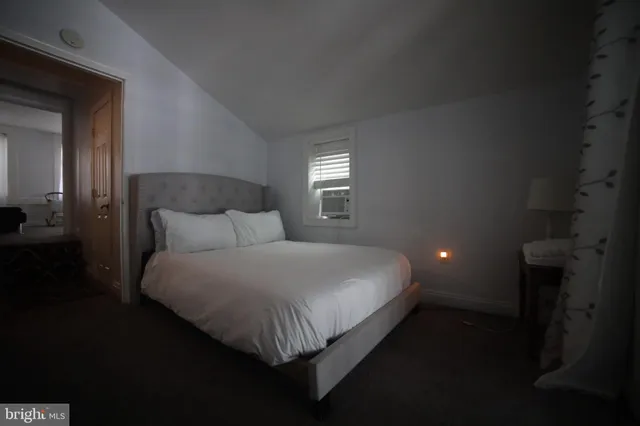 $3,500 | 908 New Market Street, Philadelphia, PA 19123