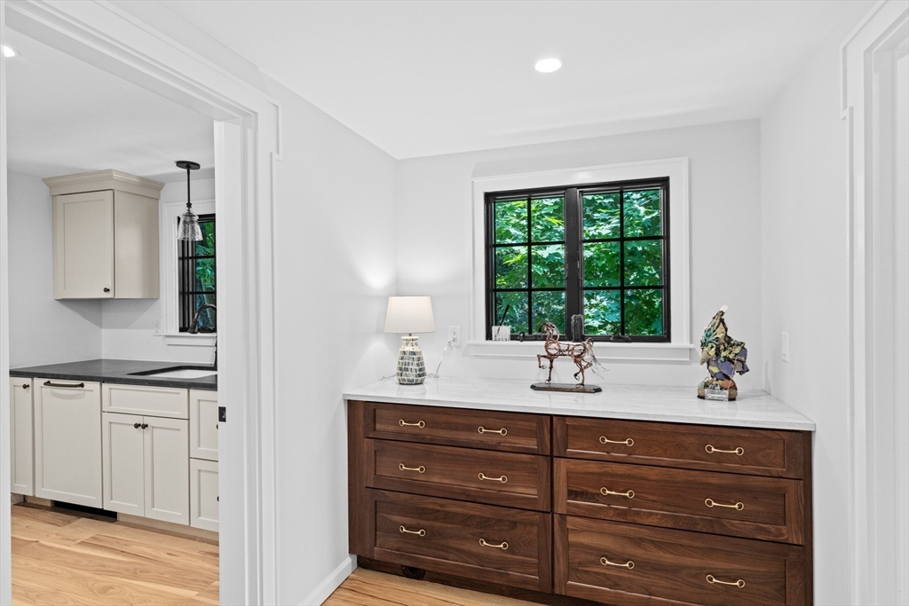 392 South Main Street Cohasset, MA 02025 - Photo 18 of 38