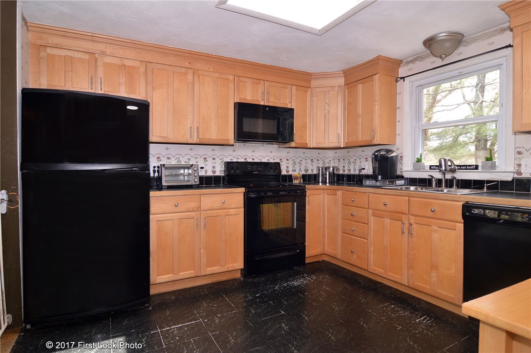 355 Town Farm Road Coventry, RI 02816 - Photo 9 of 27