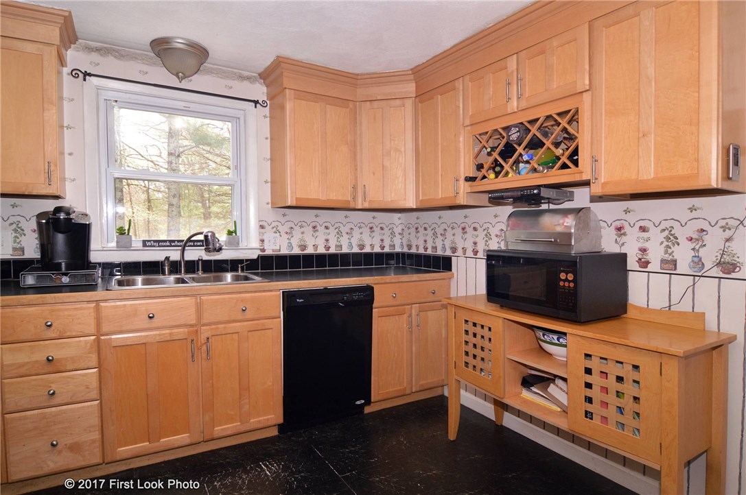 355 Town Farm Road Coventry, RI 02816 - Photo 10 of 27