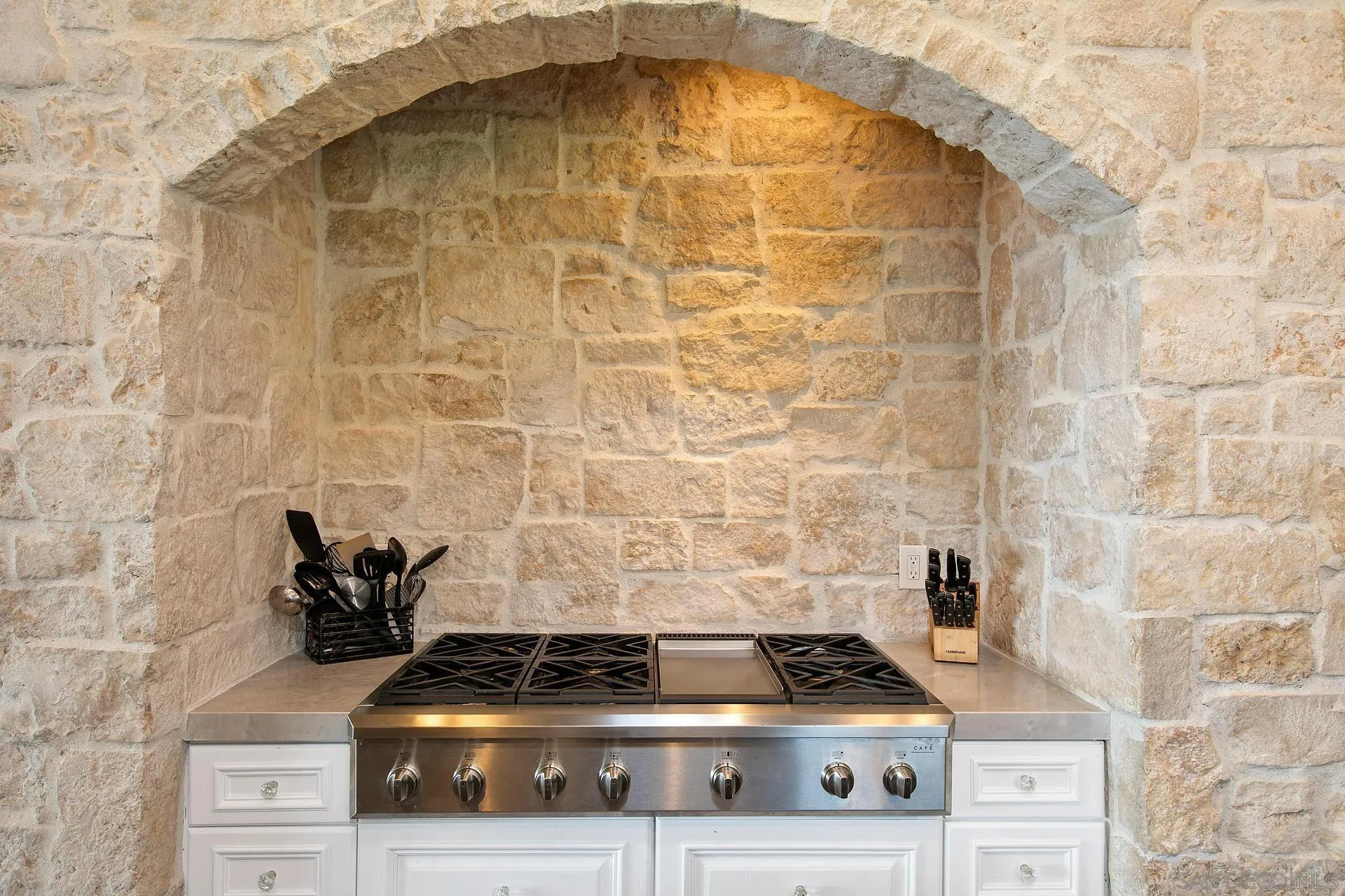 18781 Heritage Drive Poway, CA 92064 - Photo 17 of 69 a bathroom with a granite countertop