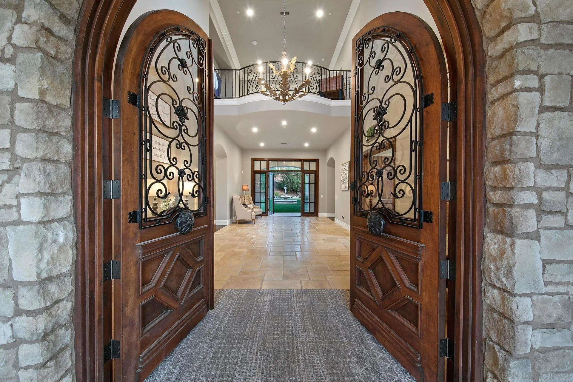 18781 Heritage Drive Poway, CA 92064 - Photo 5 of 69 a view of a entryway with furniture