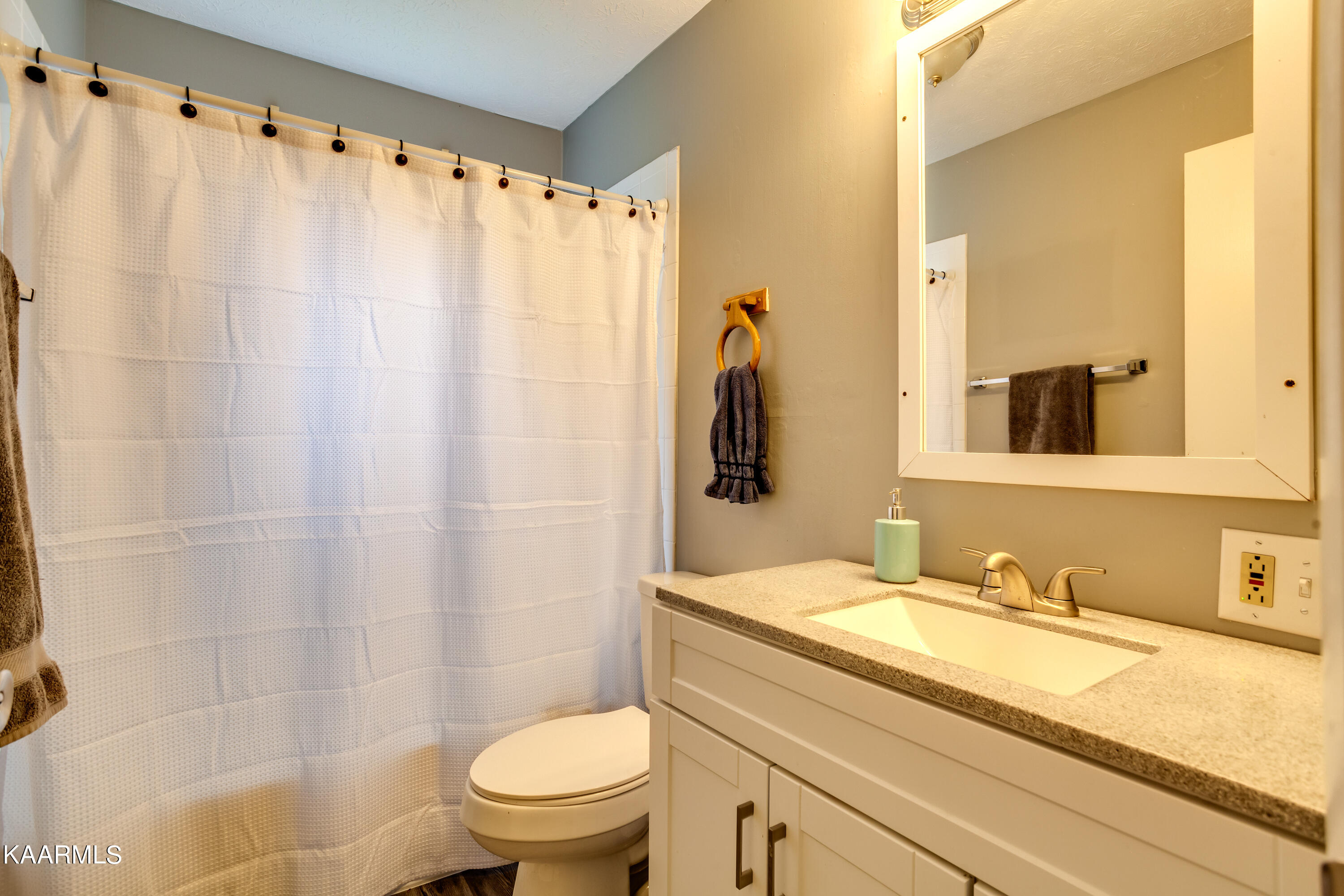 2640 Chukar Road, Unit 8 Knoxville, TN 37923 - Photo 19 of 24 Full Bath