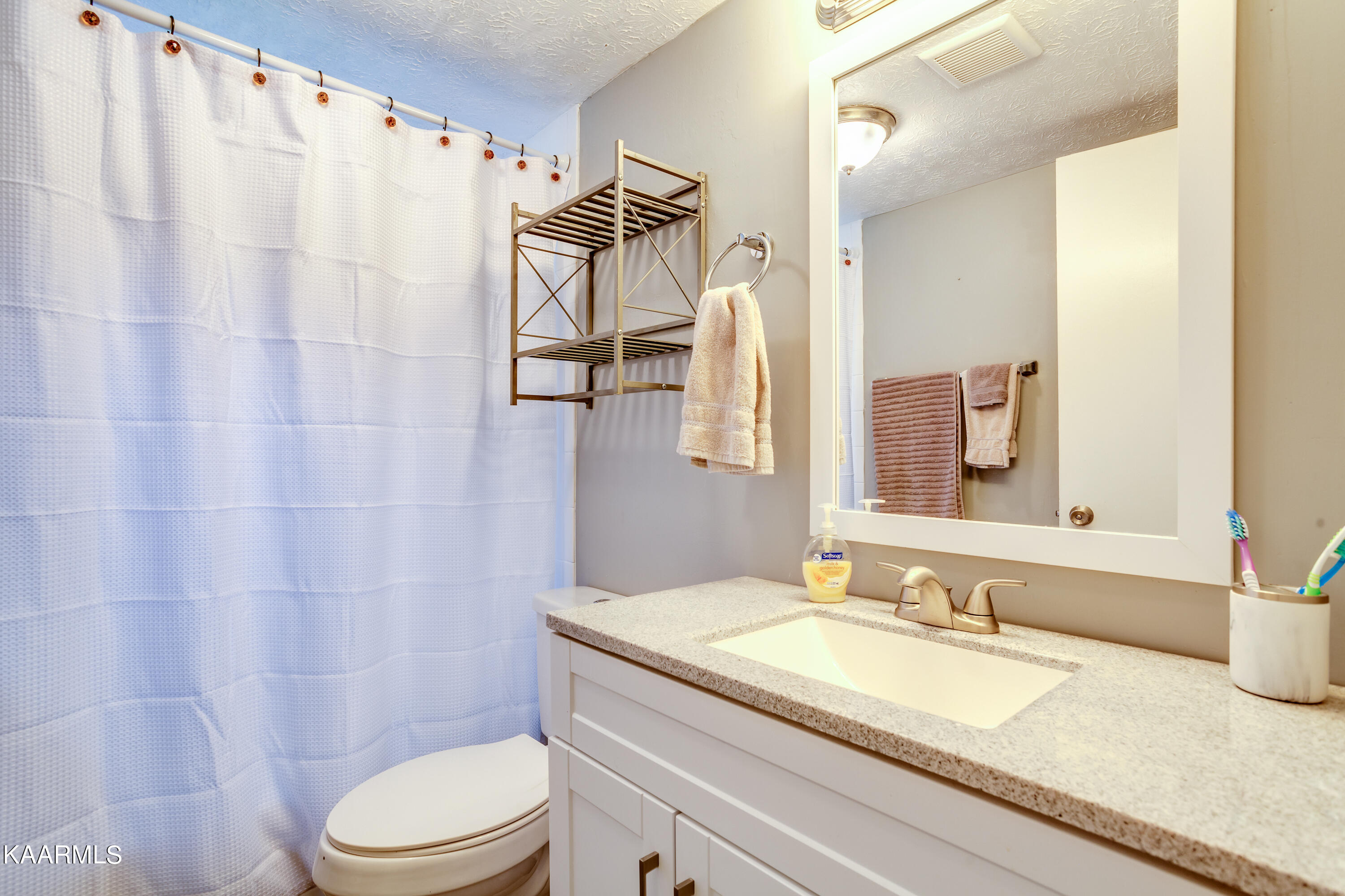 2640 Chukar Road, Unit 8 Knoxville, TN 37923 - Photo 20 of 24 Second Full Bath