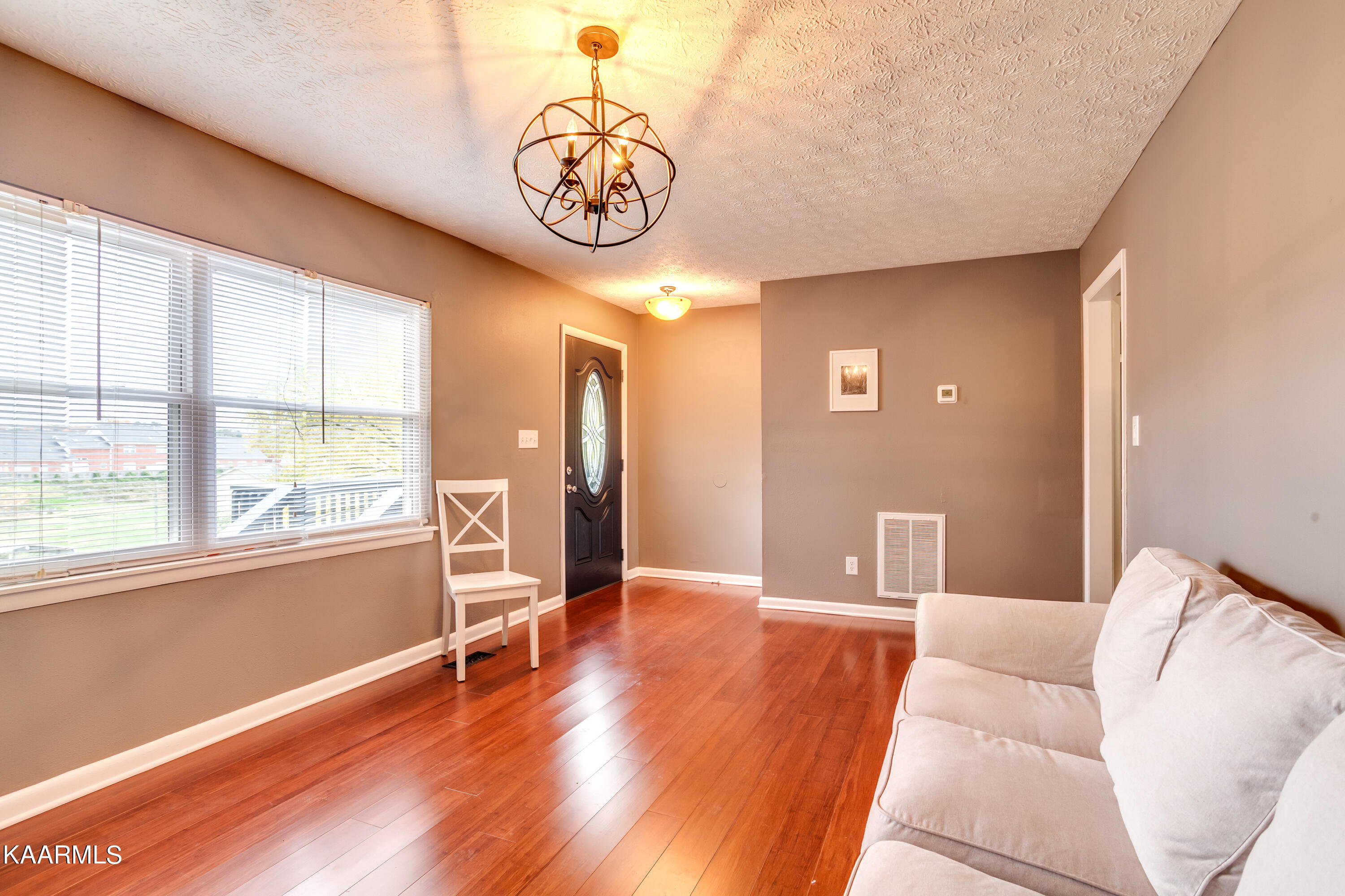 2640 Chukar Road, Unit 8 Knoxville, TN 37923 - Photo 5 of 24 Living Room
