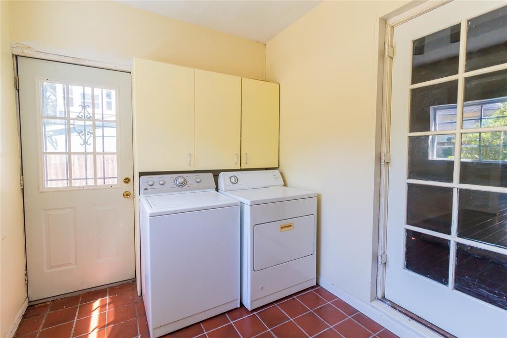 1961 Dryden Road Houston, TX 77030 - Photo 21 of 33 a utility room with dryer and washer