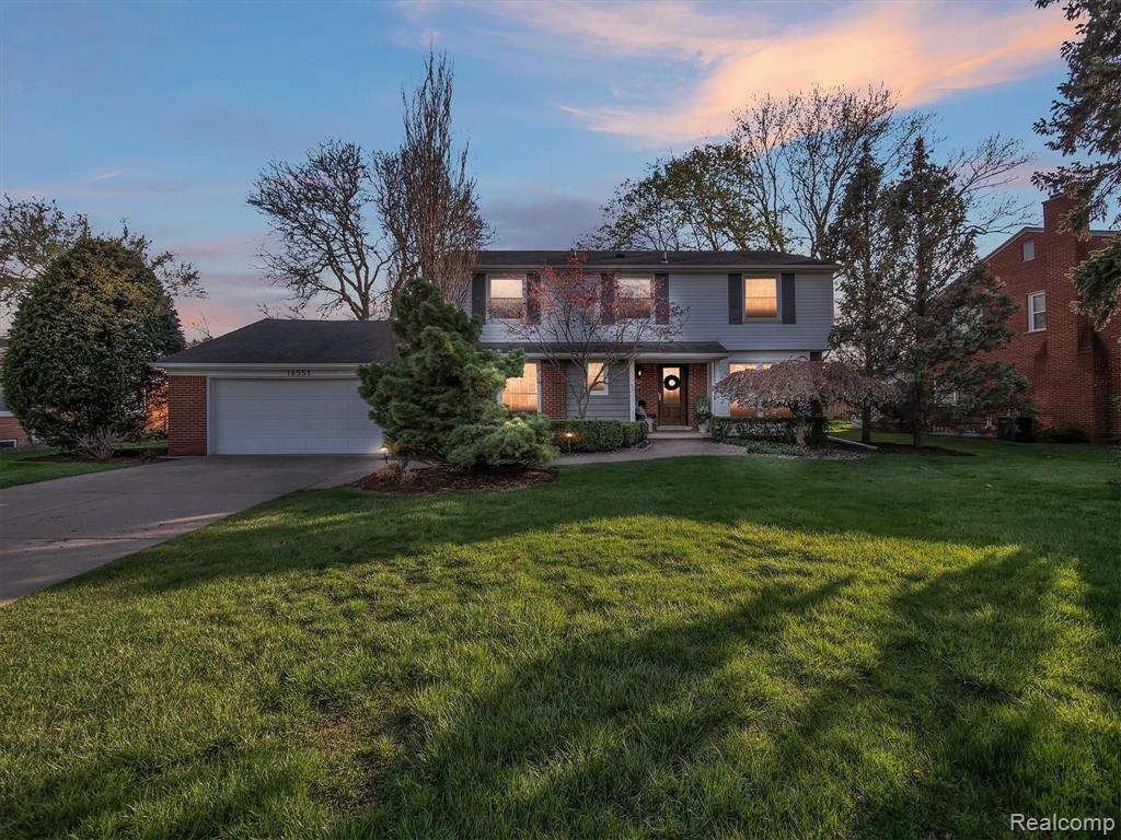 18551 Riverside Drive Beverly Hills, MI 48025 - Photo 2 of 58