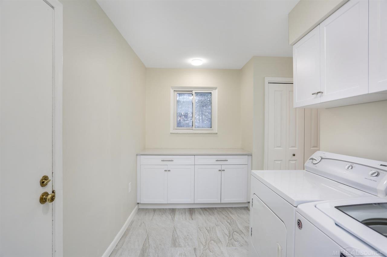 925 Ballantyne Road Grosse Pointe, MI 48236 - Photo 19 of 32 31372596-18.JPG