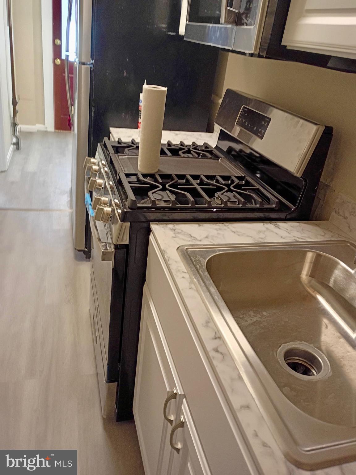 514 11th Street Southeast, Unit B Washington, DC 20003 - Photo 6 of 9