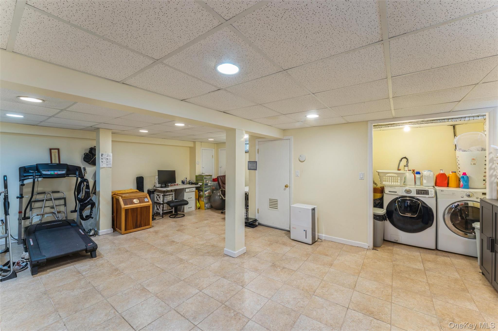 72 Lincoln Road West Plainview, NY 11803 - Photo 16 of 20