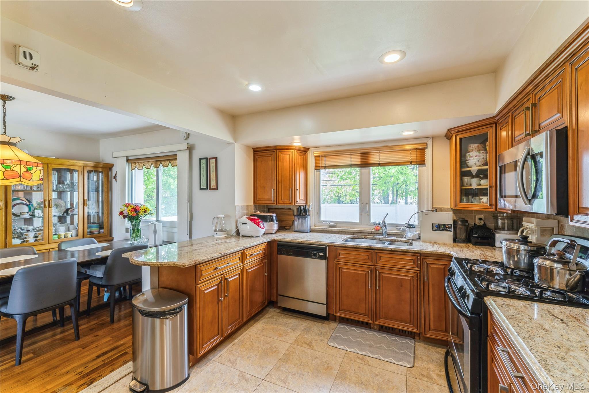 72 Lincoln Road West Plainview, NY 11803 - Photo 8 of 20