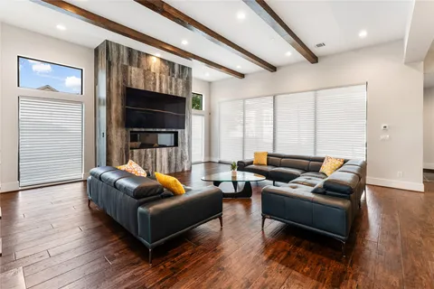 $2,099,000 | 3202 Glen Haven Boulevard, Houston, TX 77025