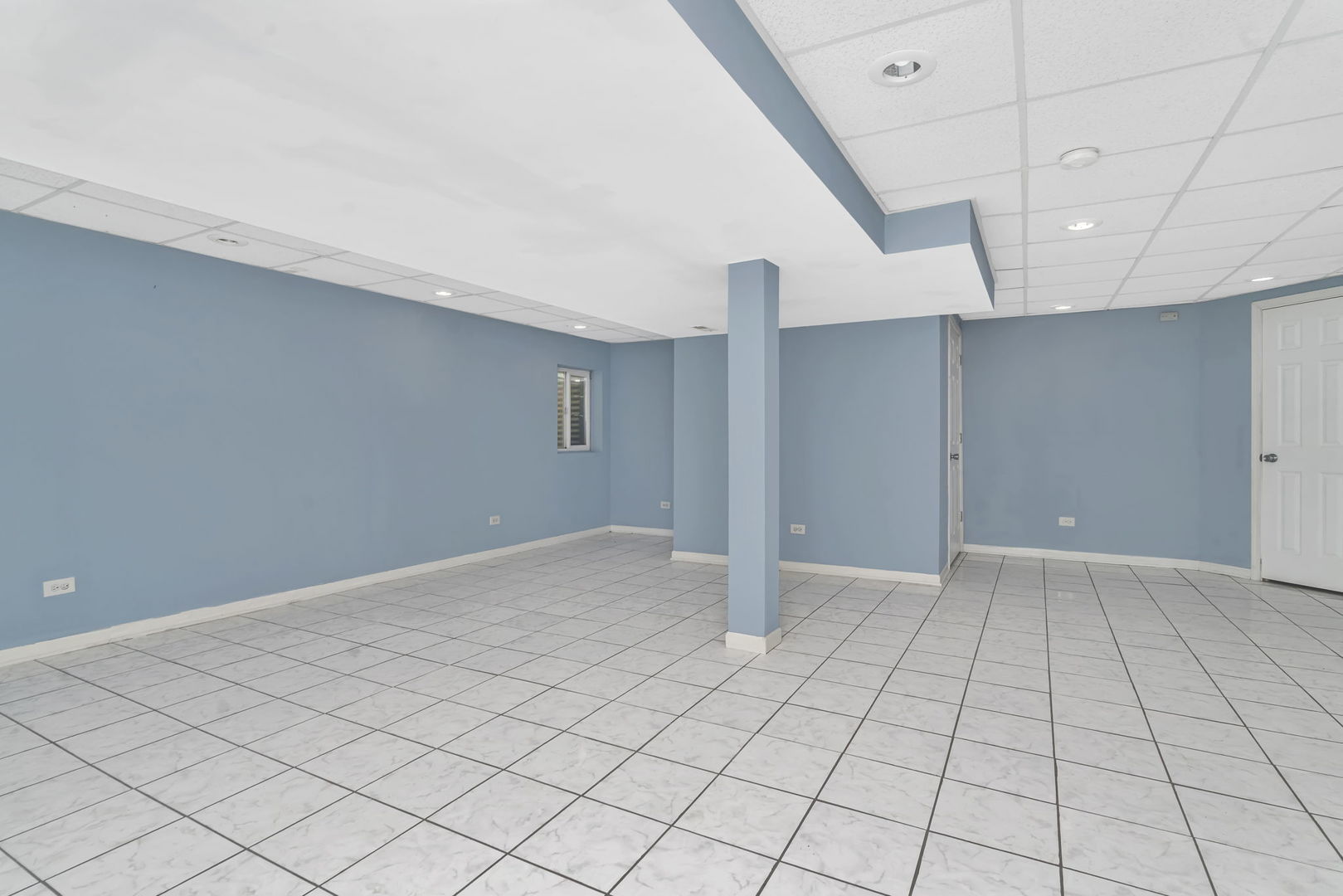 2509 Rosehall Lane Aurora, IL 60503 - Photo 39 of 51 a view of an empty room