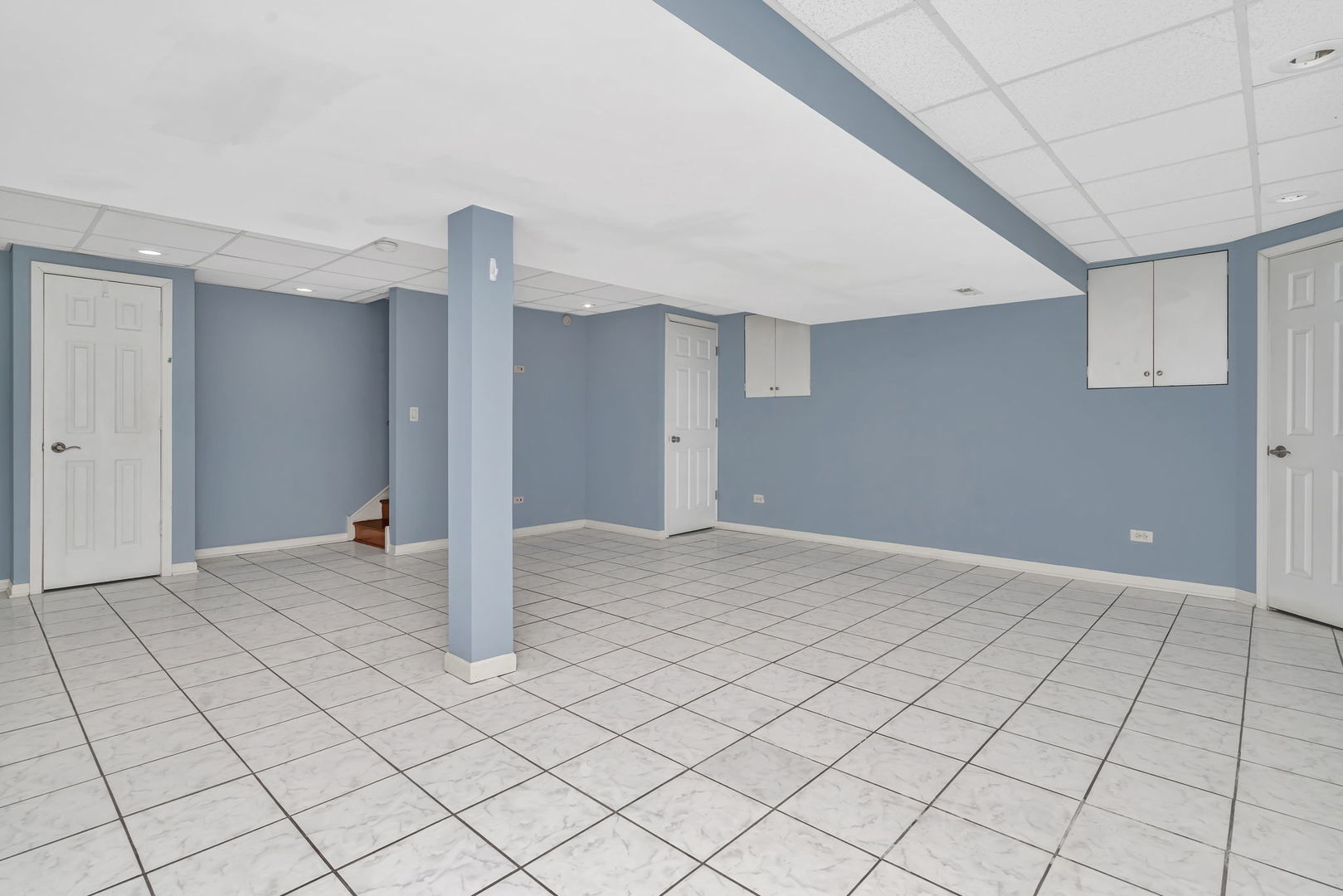 2509 Rosehall Lane Aurora, IL 60503 - Photo 41 of 51 a view of a livingroom with an empty space and window