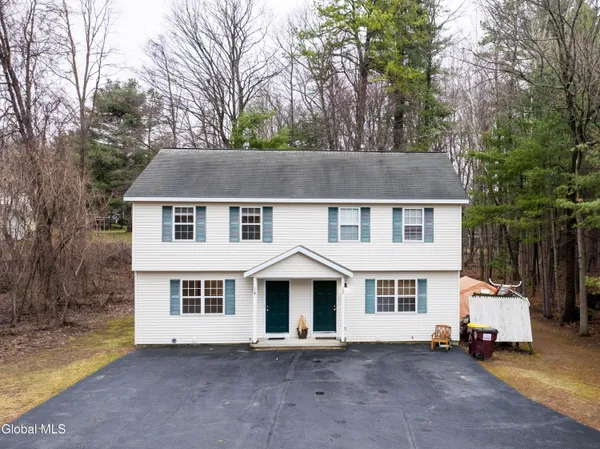 $469,900 | 33 Cambridge Drive, Halfmoon, NY 12065