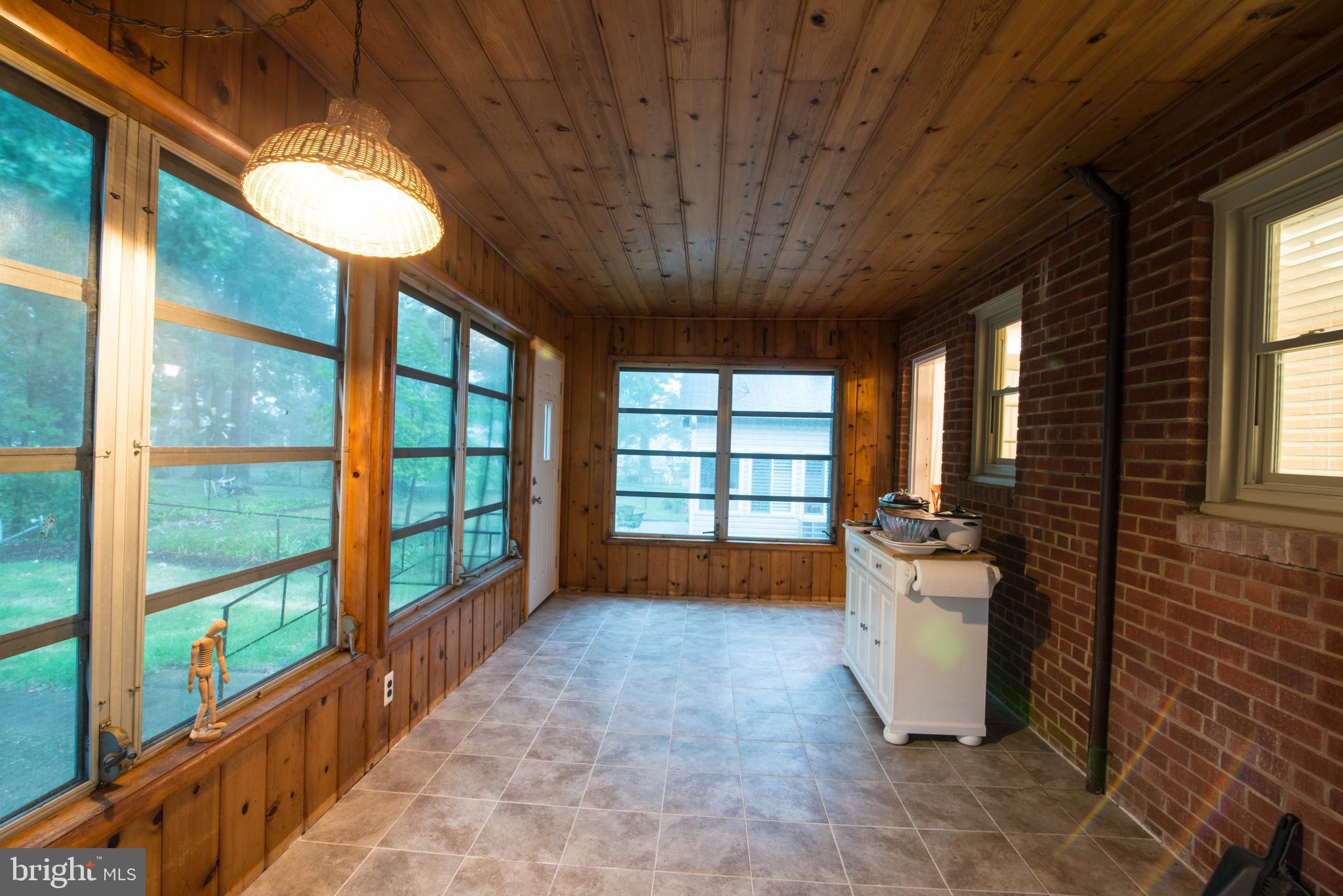 6616 Livingston Road Oxon Hill, MD 20745 - Photo 26 of 35 Sunroom