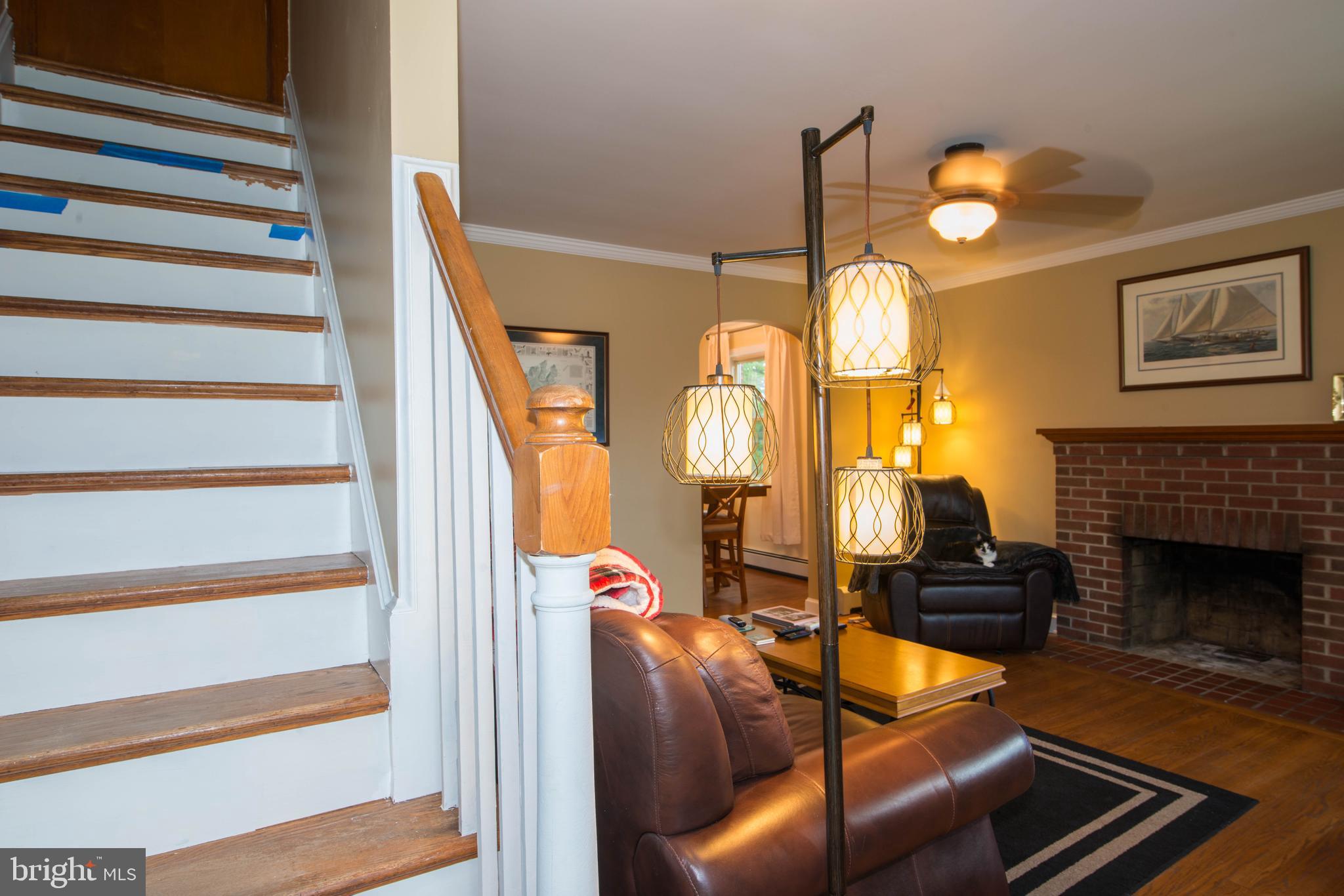 6616 Livingston Road Oxon Hill, MD 20745 - Photo 5 of 35 Entry/Living Room