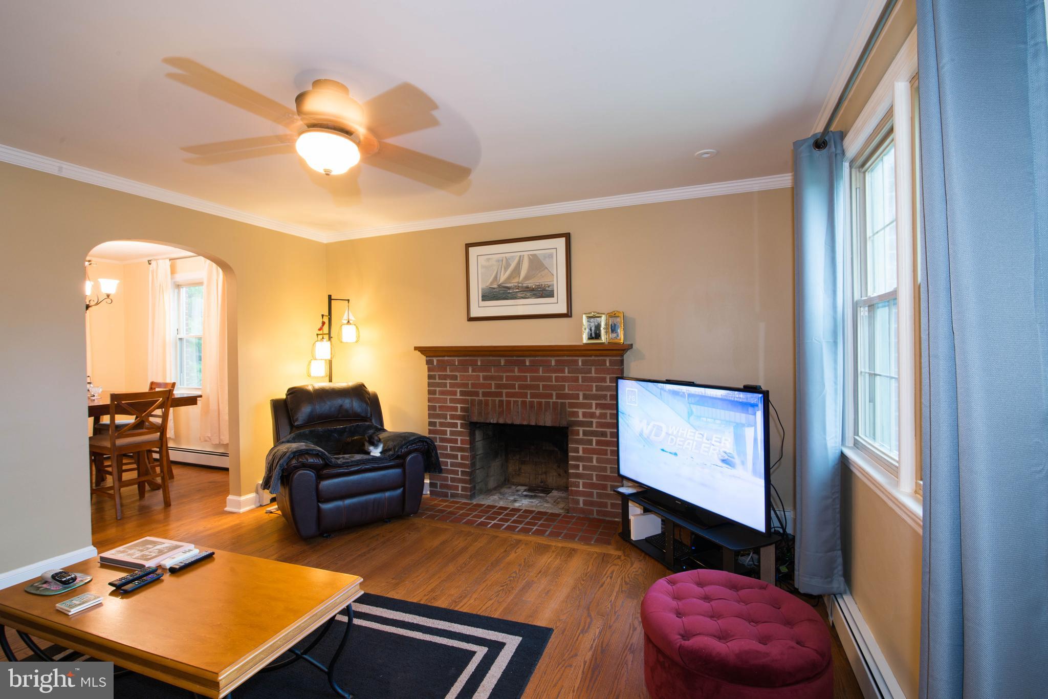 6616 Livingston Road Oxon Hill, MD 20745 - Photo 8 of 35 Living Room