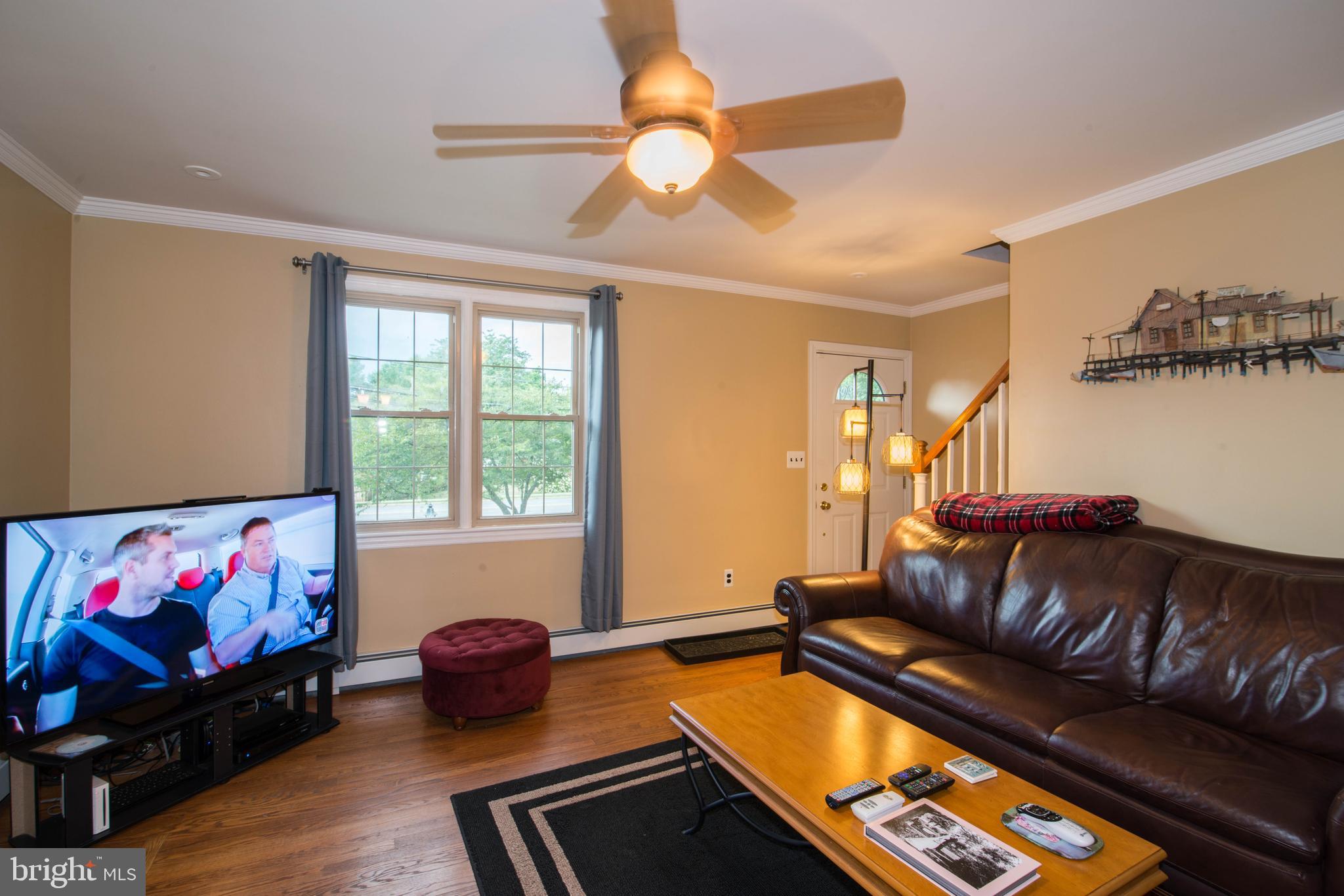 6616 Livingston Road Oxon Hill, MD 20745 - Photo 9 of 35 Living Room