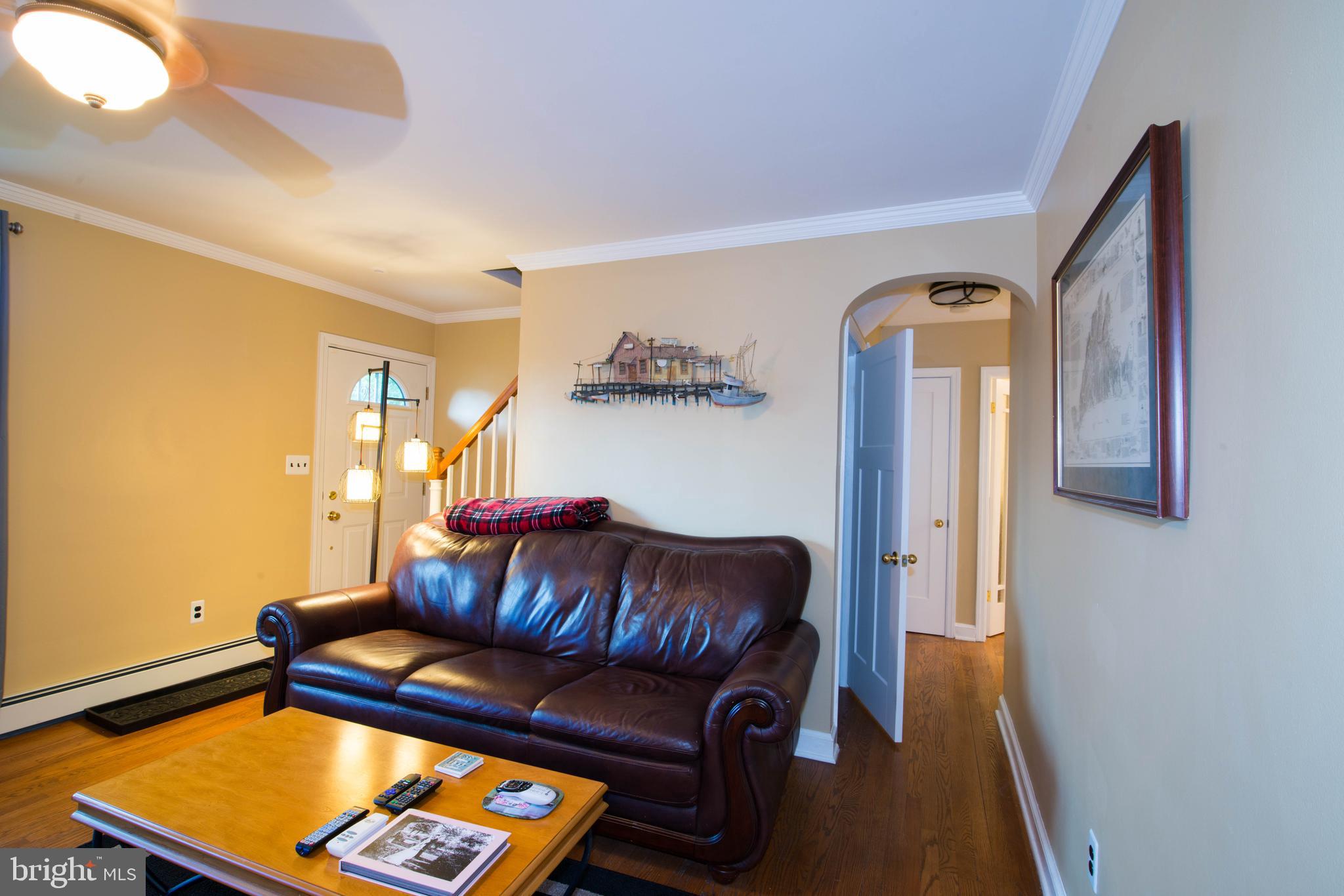 6616 Livingston Road Oxon Hill, MD 20745 - Photo 10 of 35 Living Room