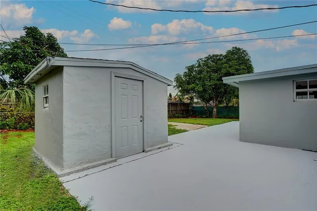 $499,999 | 6711 Northwest 8th Street, Margate, FL 33063