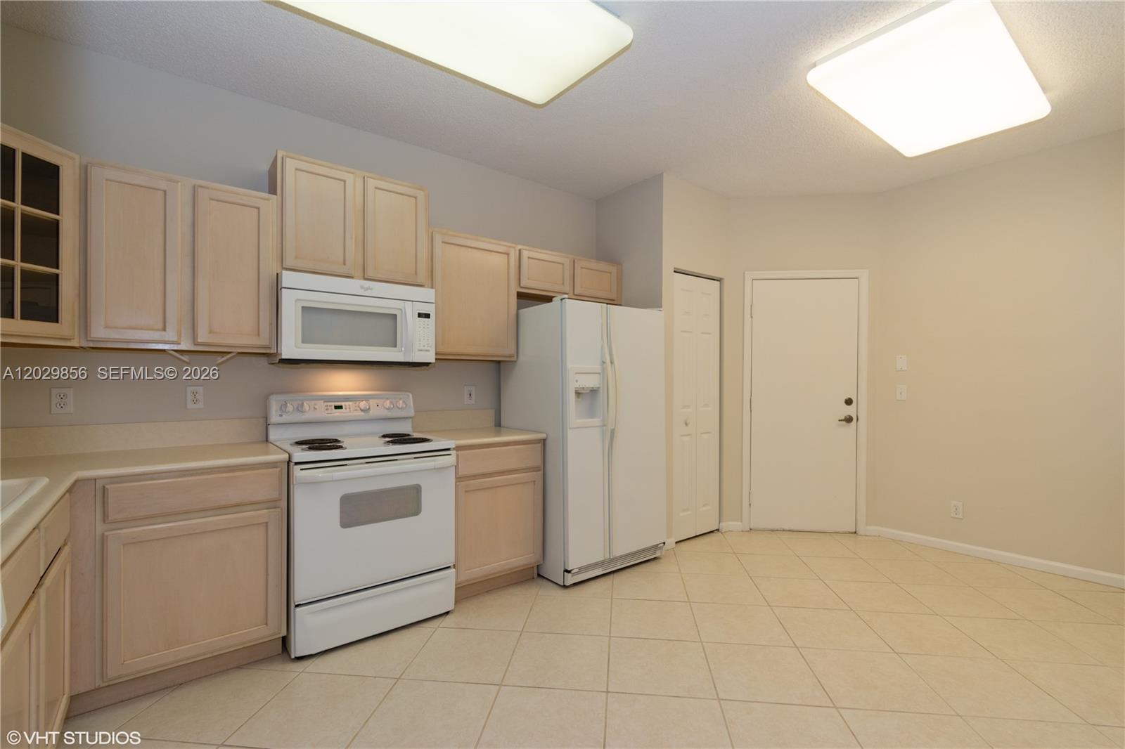 8272 Vía Serena Boca Raton, FL 33433 - Photo 4 of 11