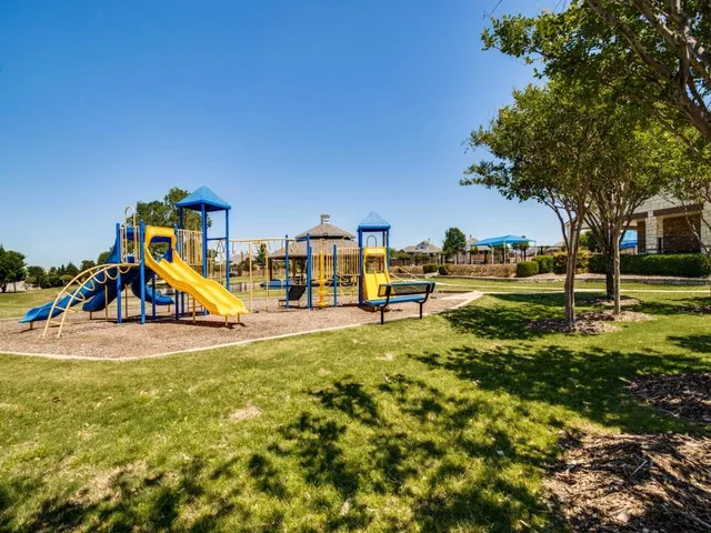 a view of a house with a big yard