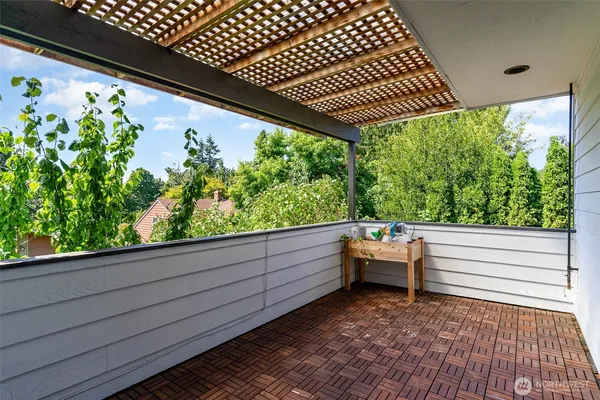 $5,995 | 3625 Magnolia Boulevard West, Seattle, WA 98199