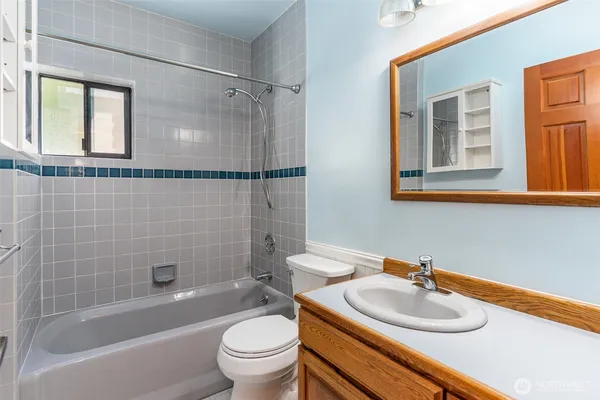 $5,995 | 3625 Magnolia Boulevard West, Seattle, WA 98199