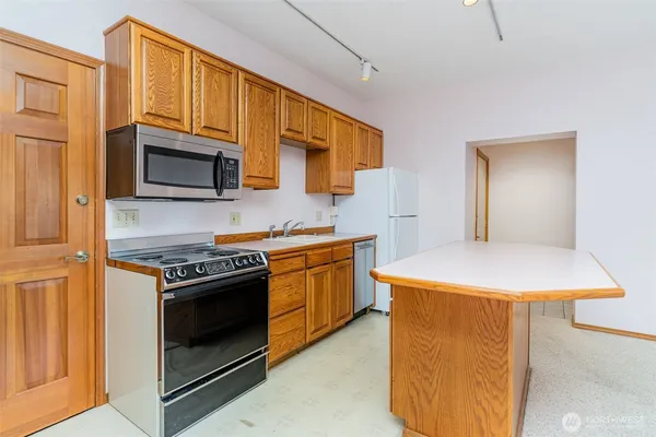 $5,995 | 3625 Magnolia Boulevard West, Seattle, WA 98199