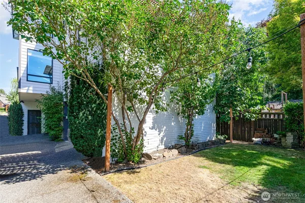 $5,995 | 3625 Magnolia Boulevard West, Seattle, WA 98199