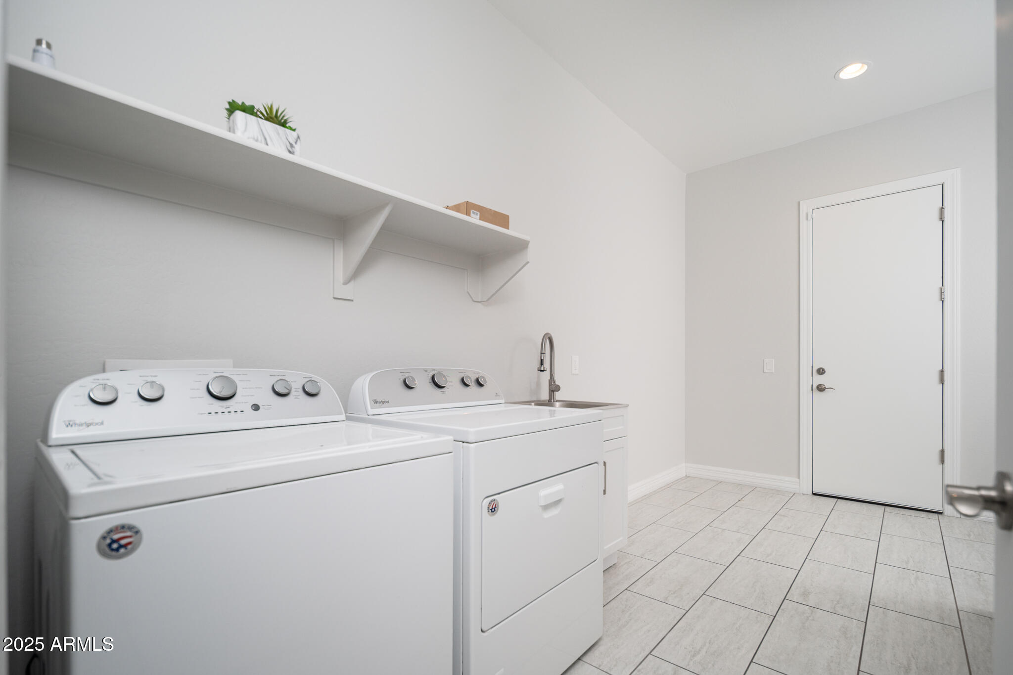 9752 West Rowel Road Peoria, AZ 85383 - Photo 33 of 48 33_Laundry_01
