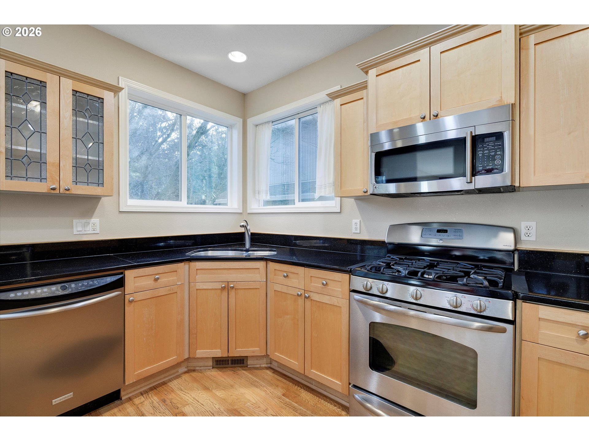 4402 Southwest Palatine Street Portland, OR 97219 - Photo 11 of 36