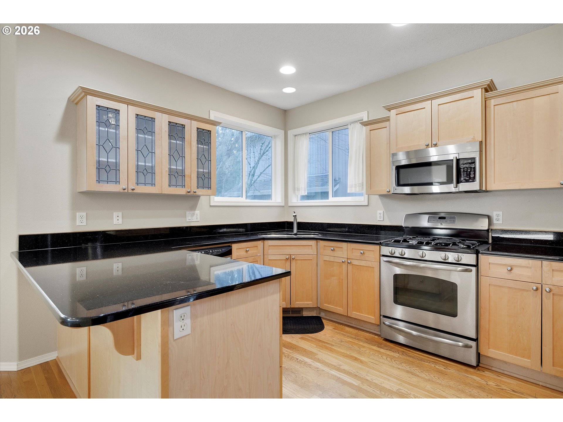 4402 Southwest Palatine Street Portland, OR 97219 - Photo 8 of 36