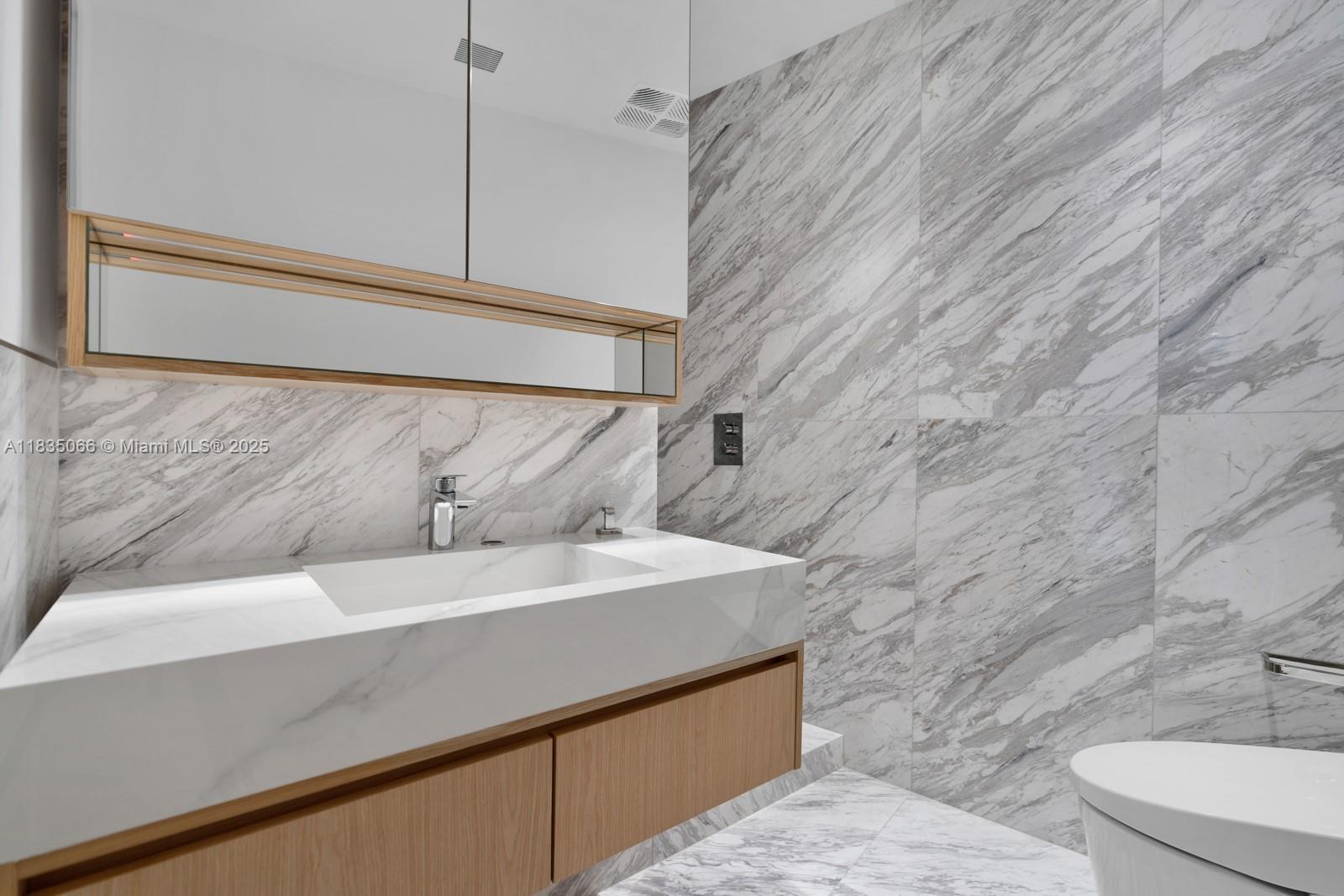 18555 Collins Avenue, Unit 2701 Sunny Isles Beach, FL 33160 - Photo 19 of 68