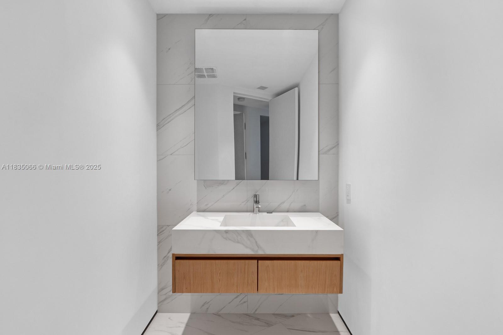 18555 Collins Avenue, Unit 2701 Sunny Isles Beach, FL 33160 - Photo 21 of 68