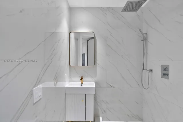 $10,900,000 | 18555 Collins Avenue, Unit 2701, Sunny Isles Beach, FL 33160