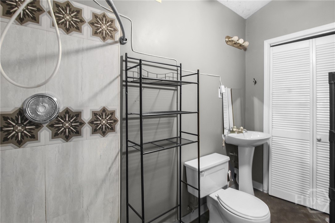 302 Tunnel Road Springfield, GA 31329 - Photo 25 of 41 Bath 2